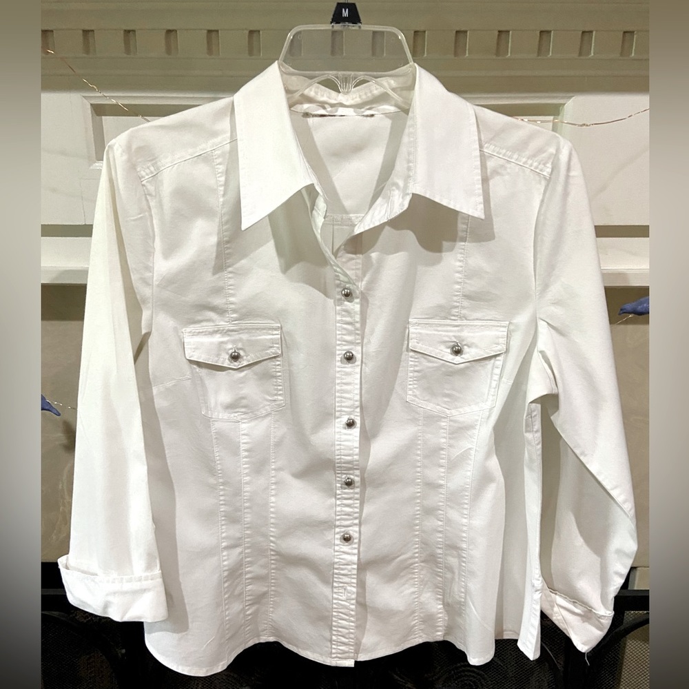 Snap up cotton blouse, unknown brand, tag cut out. Size is Small/Medium.